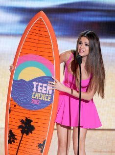 Смотреть 13-я ежегодная церемония вручения премии Teen Choice Awards 2012 (2012) на шдрезка